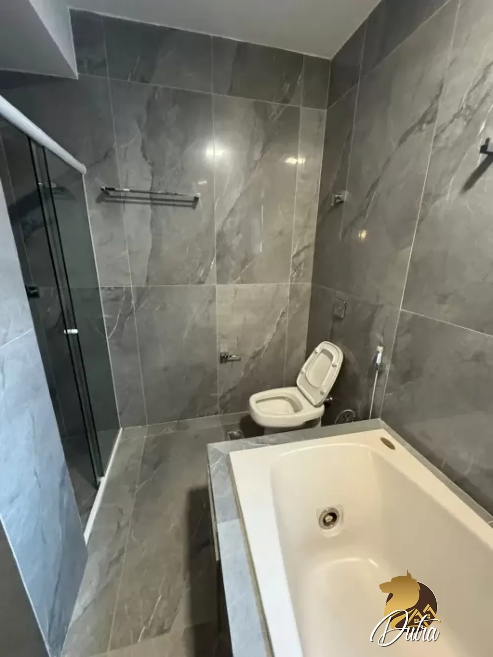 Padrão Jardim Europa 240m² 04 Dormitórios 02 Suítes 3 Vagas