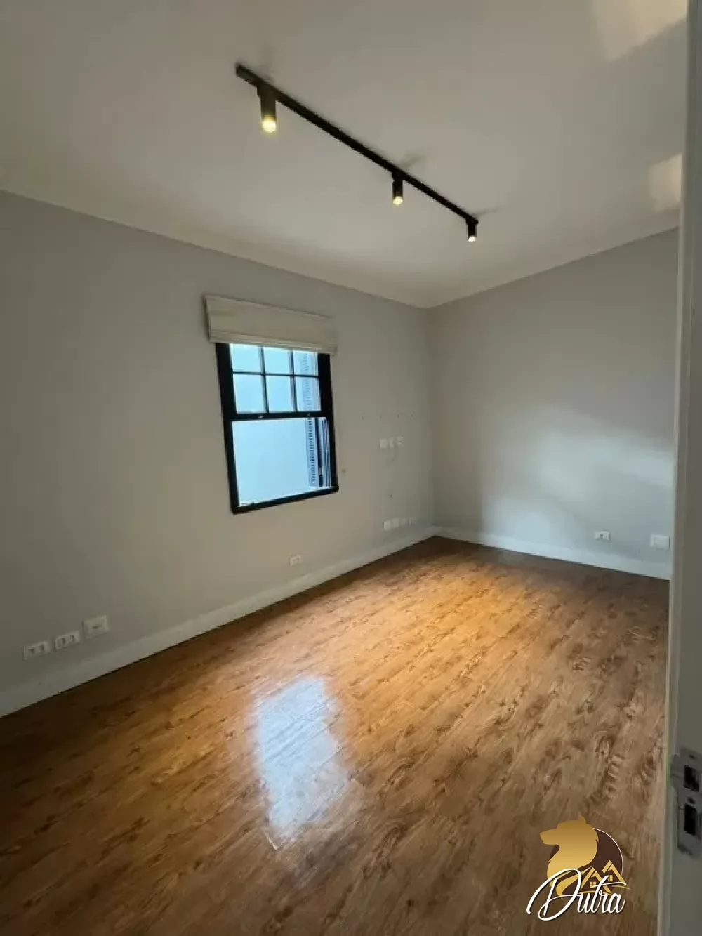 Padrão Jardim Europa 240m² 04 Dormitórios 02 Suítes 3 Vagas