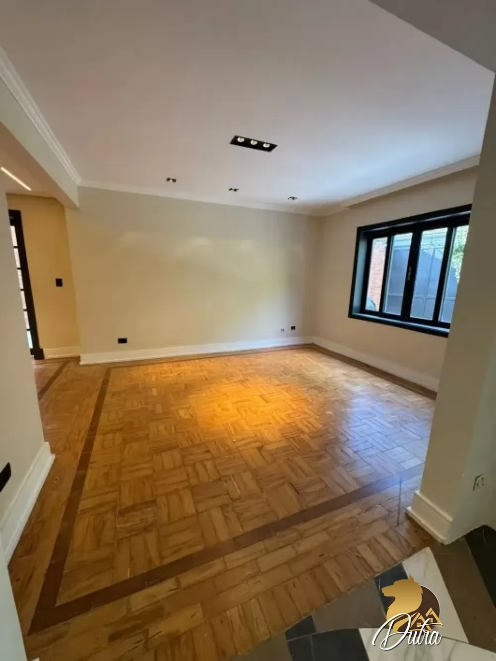 Padrão Jardim Europa 240m² 04 Dormitórios 02 Suítes 3 Vagas