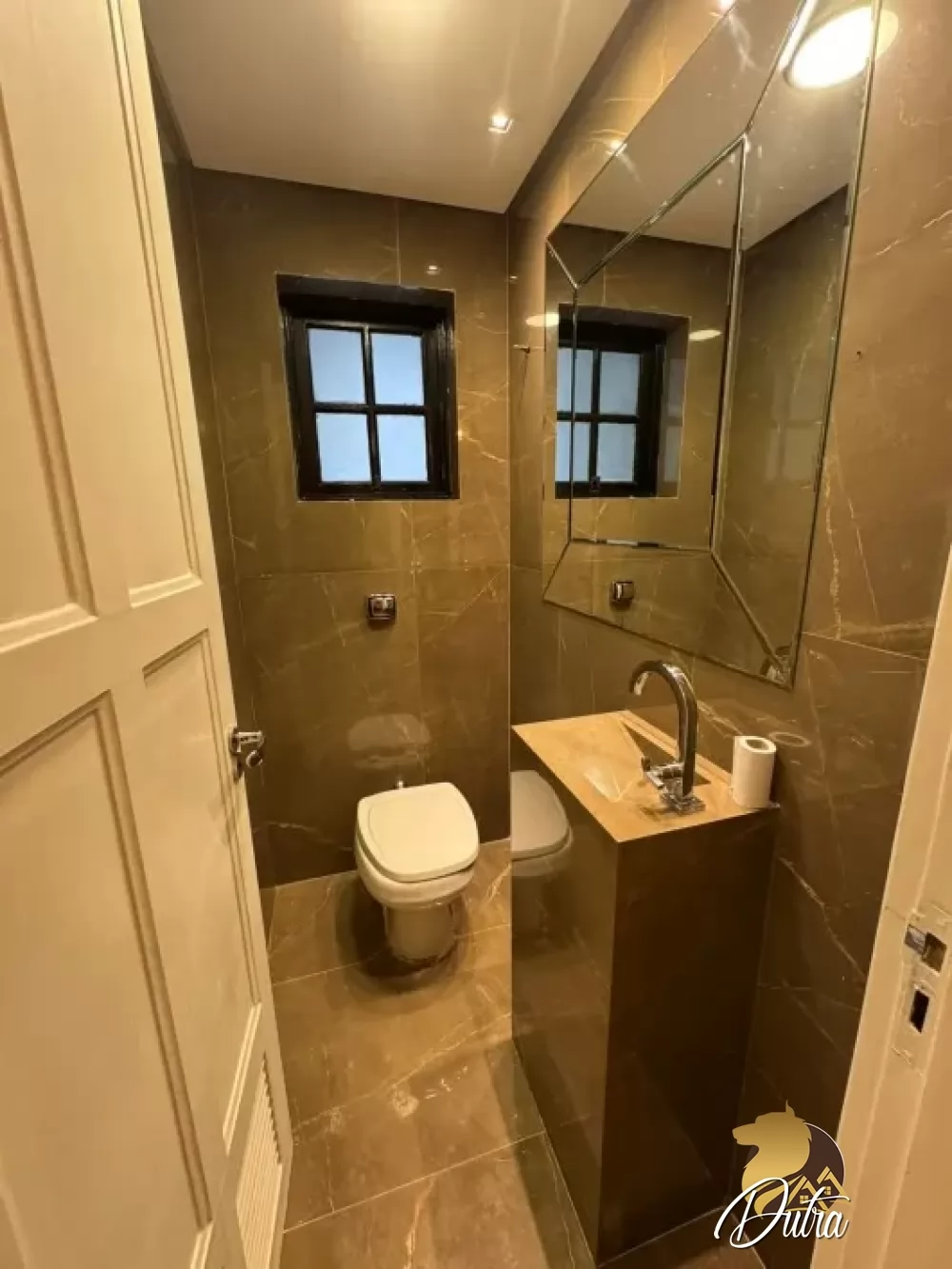 Padrão Jardim Europa 240m² 04 Dormitórios 02 Suítes 3 Vagas