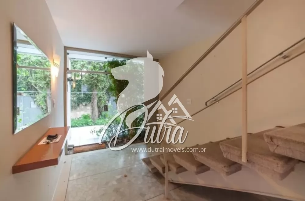 Sobrado Indianópolis 196m² 03 Dormitórios 01 Suítes 3 Vagas