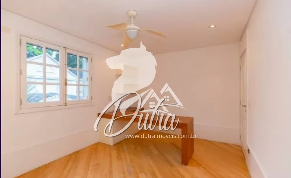 Casa de Condomínio Santo Amaro 300m² 04 Dormitórios 02 Suítes 4 Vagas