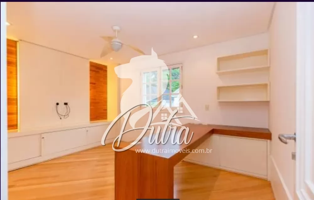 Casa de Condomínio Santo Amaro 300m² 04 Dormitórios 02 Suítes 4 Vagas