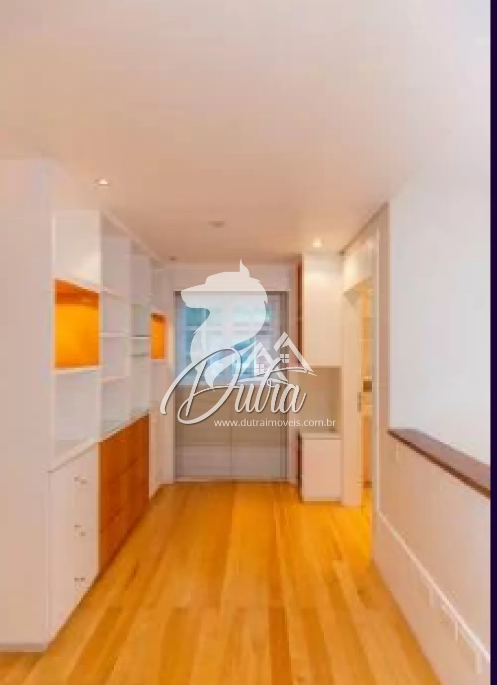 Casa de Condomínio Santo Amaro 300m² 04 Dormitórios 02 Suítes 4 Vagas