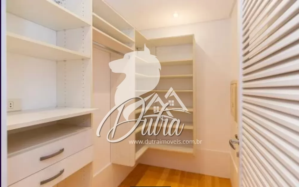 Casa de Condomínio Santo Amaro 300m² 04 Dormitórios 02 Suítes 4 Vagas
