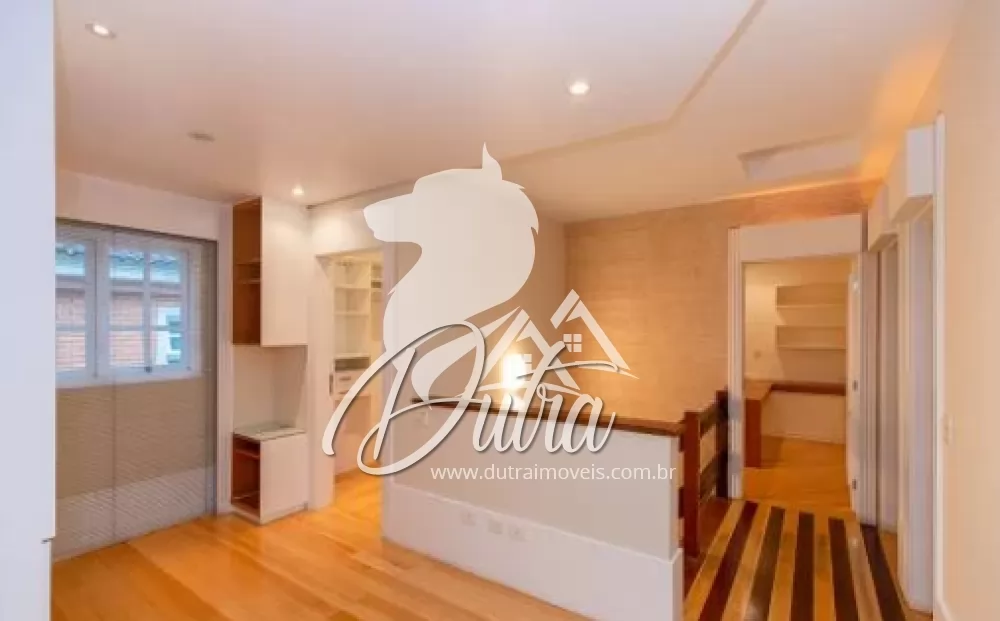 Casa de Condomínio Santo Amaro 300m² 04 Dormitórios 02 Suítes 4 Vagas