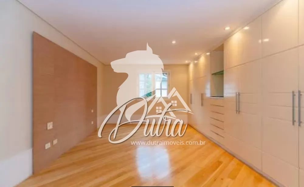 Casa de Condomínio Santo Amaro 300m² 04 Dormitórios 02 Suítes 4 Vagas