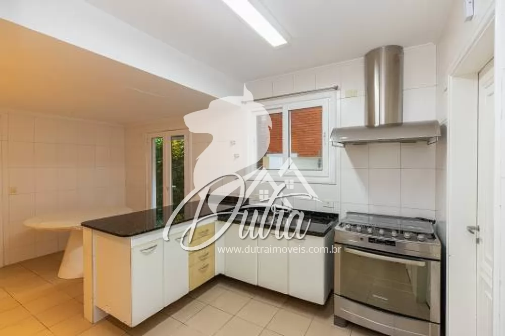Casa de Condomínio Santo Amaro 300m² 04 Dormitórios 02 Suítes 4 Vagas
