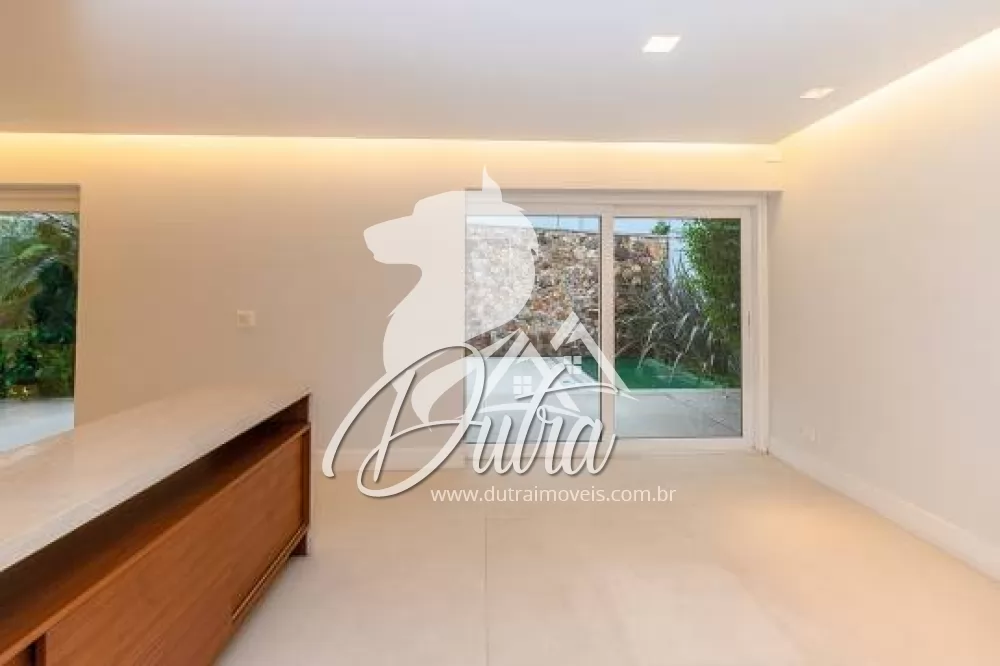 Casa de Condomínio Santo Amaro 300m² 04 Dormitórios 02 Suítes 4 Vagas