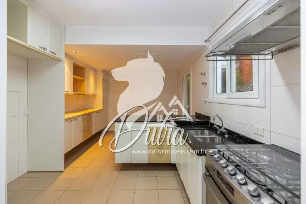 Casa de Condomínio Santo Amaro 300m² 04 Dormitórios 02 Suítes 4 Vagas