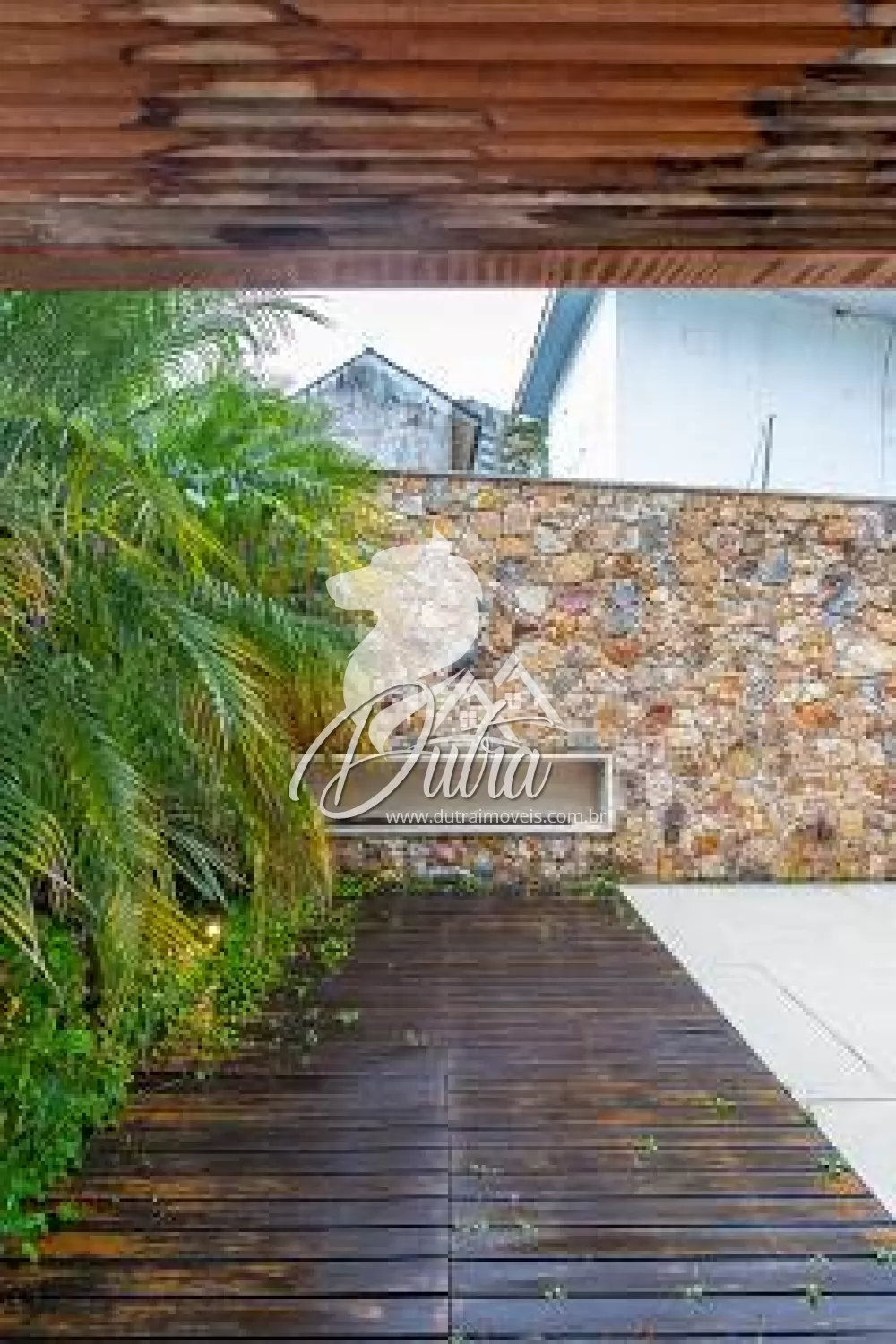 Casa de Condomínio Santo Amaro 300m² 04 Dormitórios 02 Suítes 4 Vagas