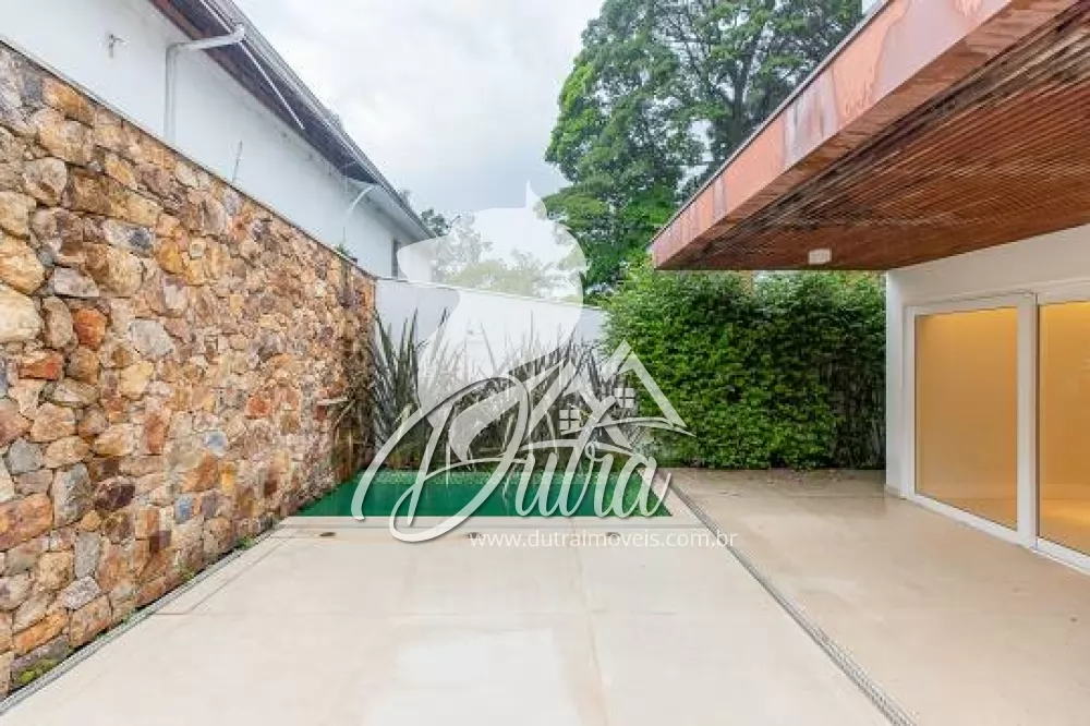 Casa de Condomínio Santo Amaro 300m² 04 Dormitórios 02 Suítes 4 Vagas