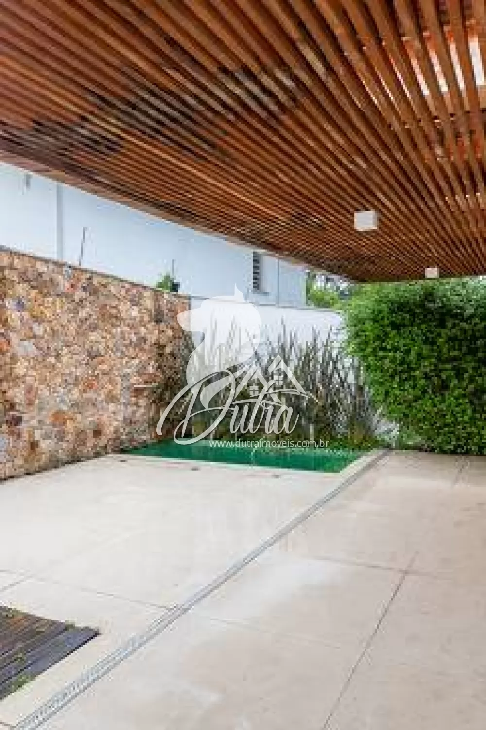 Casa de Condomínio Santo Amaro 300m² 04 Dormitórios 02 Suítes 4 Vagas