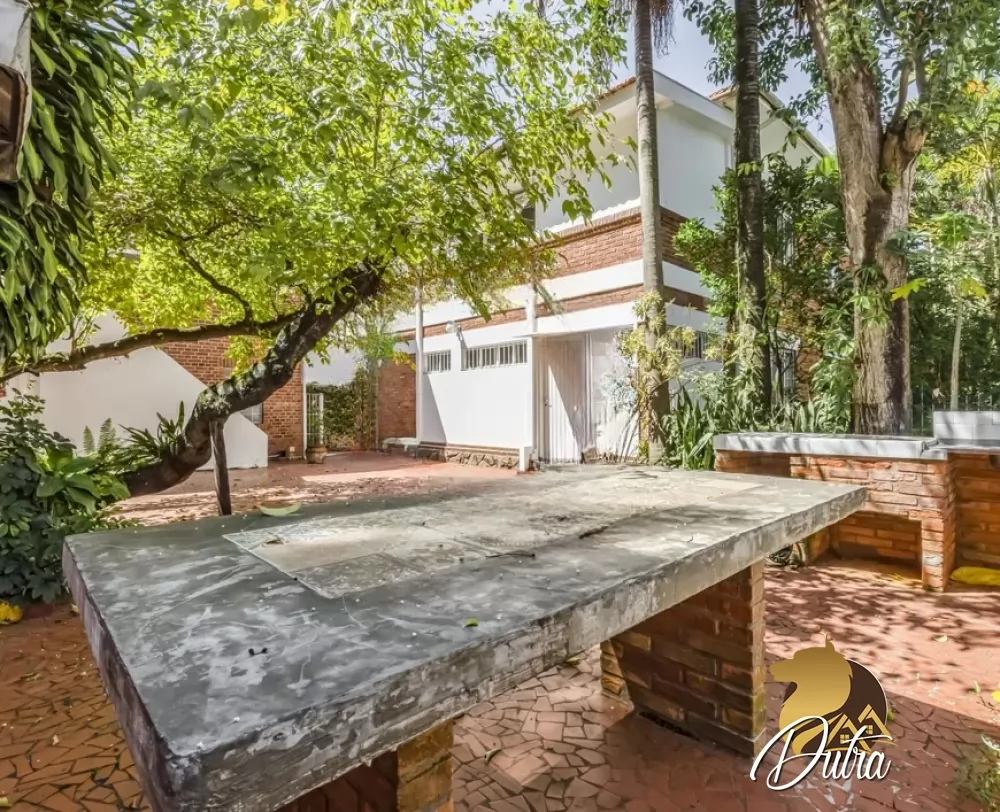 Padrão Jardim Paulista 345m² 05 Dormitórios 03 Suítes 4 Vagas