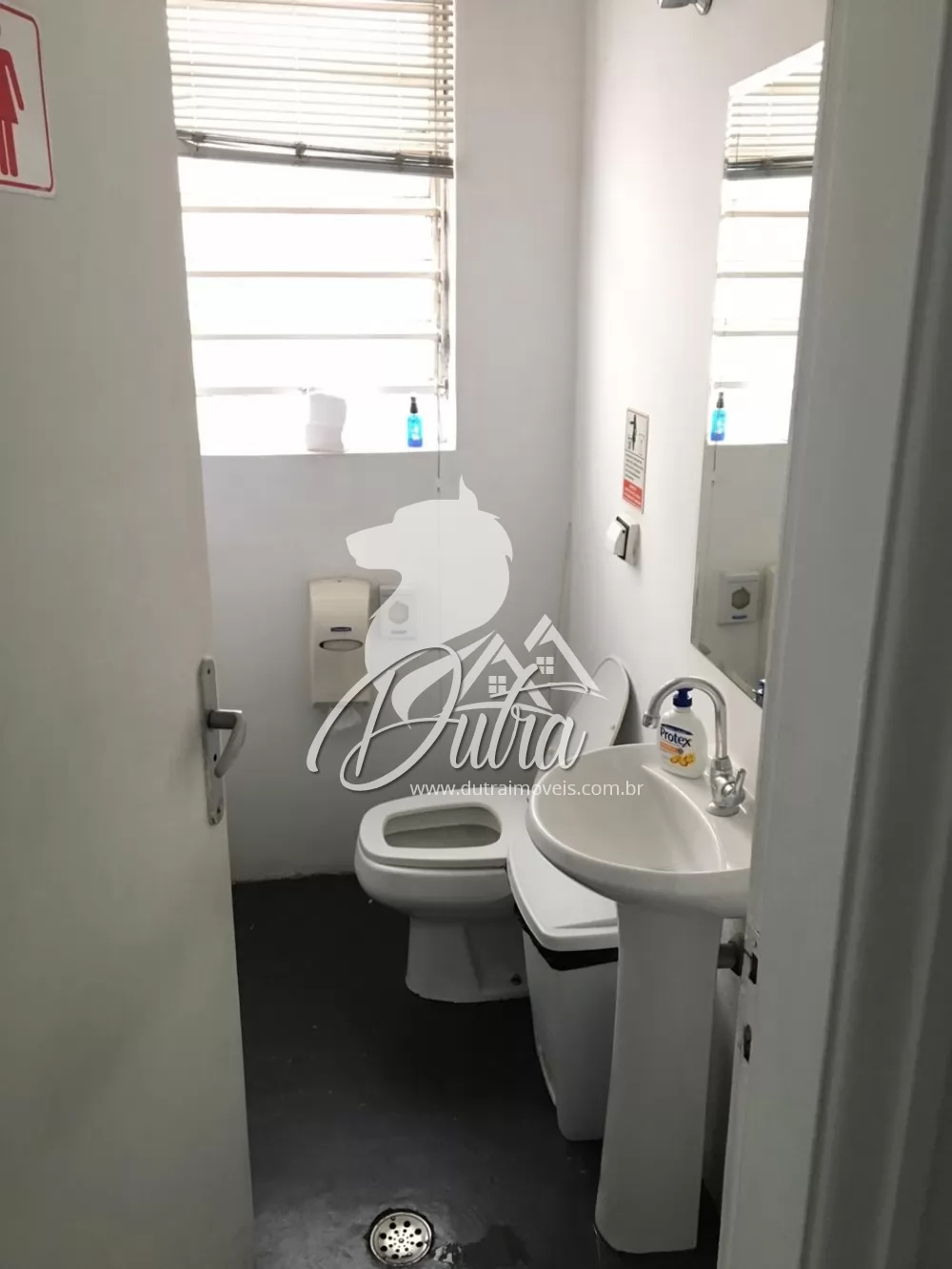 Casa Comercial Pinheiros 360m² 06 Dormitórios 7 Vagas