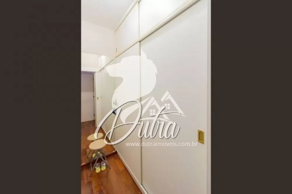 Casa de Condomínio Brooklin 180m² 04 Dormitórios 03 Suítes 4 Vagas
