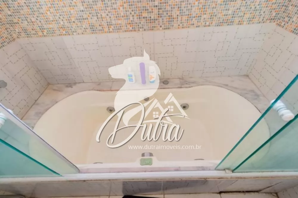 Casa de Condomínio Brooklin 180m² 04 Dormitórios 03 Suítes 4 Vagas