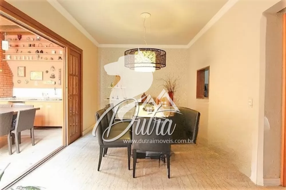 Casa de Condomínio Brooklin 180m² 04 Dormitórios 03 Suítes 4 Vagas