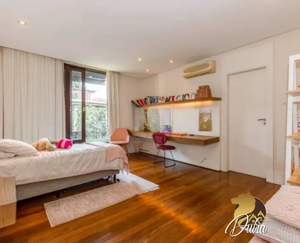 Padrão Jardim Europa 931m² 04 Dormitórios 04 Suítes 4 Vagas