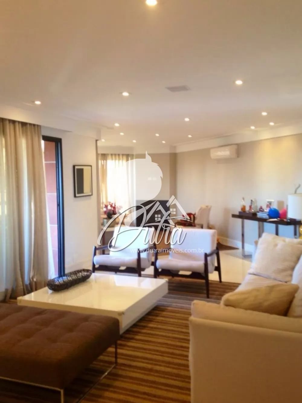 Piazza Navona Panamby 250m² 03 Dormitórios 03 Suítes 4 Vagas