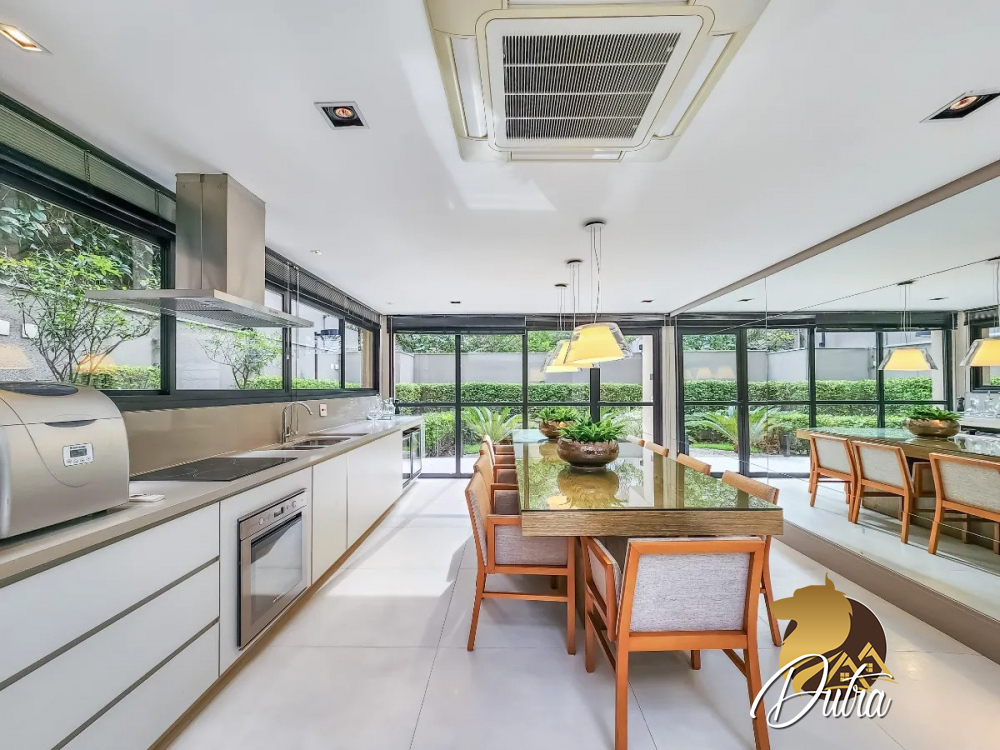 Edifício Araguari 561 Vila Uberabinha 358m² 04 Dormitórios 04 Suítes 4 Vagas
