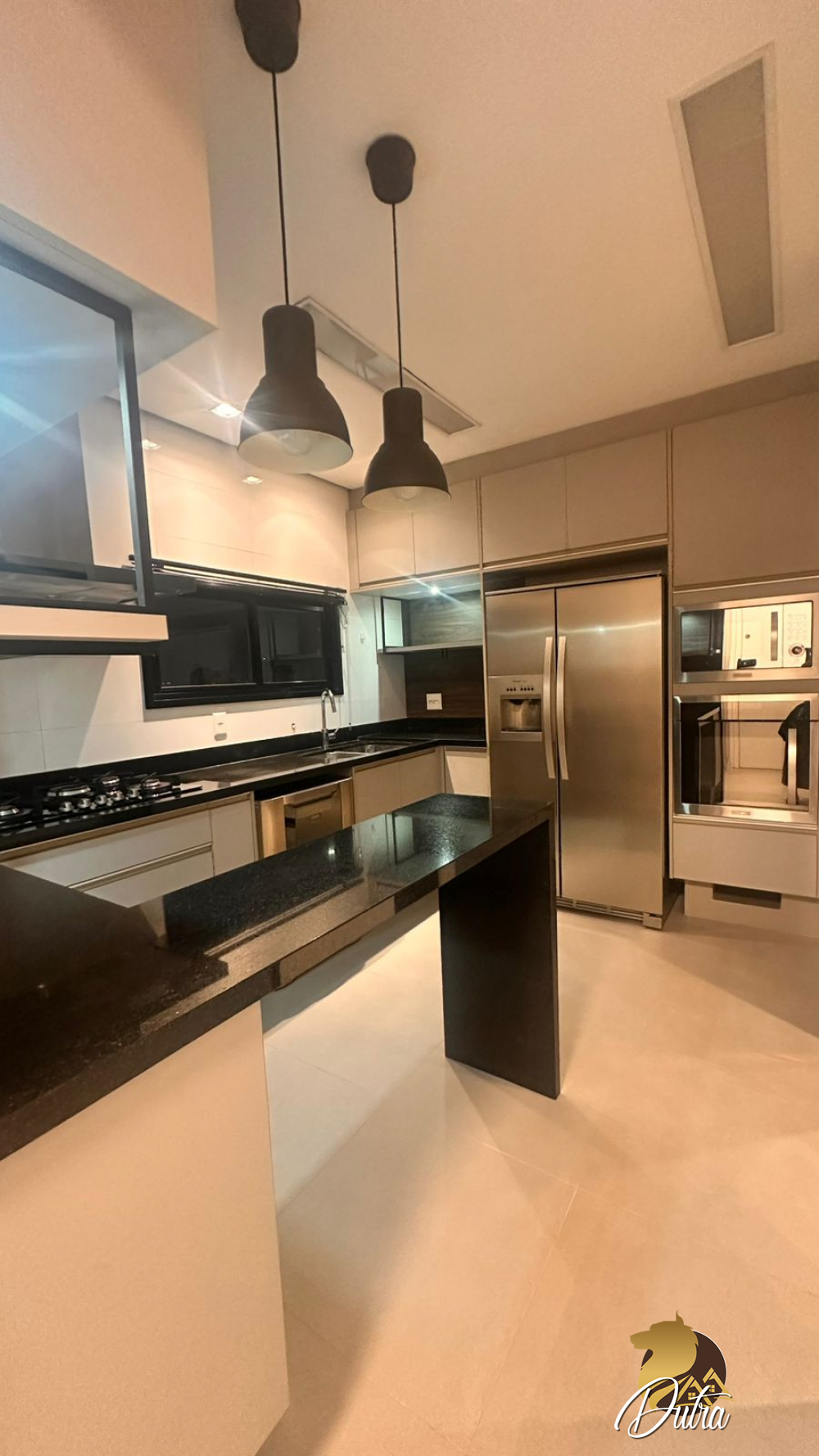 Edifício Araguari 561 Vila Uberabinha 358m² 04 Dormitórios 04 Suítes 4 Vagas
