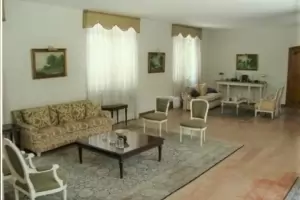 Padrão Jardim Paulista 580m² 05 Dormitórios 04 Suítes 10 Vagas