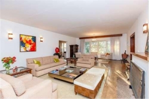 Padrão Jardim Marajoara 371m² 05 Dormitórios 02 Suítes 2 Vagas