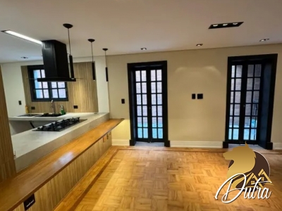 Padrão Jardim Europa 240m² 04 Dormitórios 02 Suítes 3 Vagas