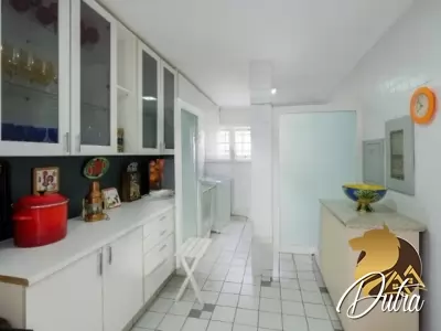 Padrão Jardim Europa 300m² 03 Dormitórios 02 Suítes 3 Vagas