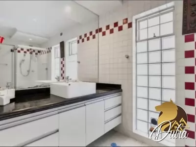 Padrão Jardim Europa 300m² 03 Dormitórios 02 Suítes 3 Vagas