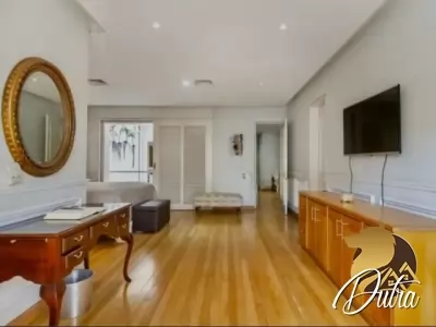 Padrão Jardim Europa 300m² 03 Dormitórios 02 Suítes 3 Vagas