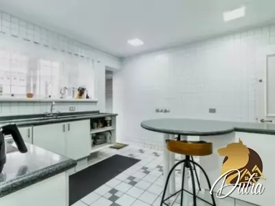 Padrão Jardim Europa 300m² 03 Dormitórios 02 Suítes 3 Vagas