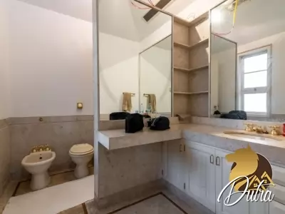 Padrão Jardim Everest 956m² 05 Dormitórios 05 Suítes 5 Vagas