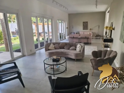 Casa de Vila Jardim Morumbi 695m² 05 Dormitórios 04 Suítes 10 Vagas