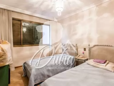 Mansão das Tulipas Campo Belo 440m² 04 Dormitórios 03 Suítes 4 Vagas