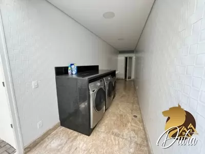 Padrão Jardim América 697m² 04 Dormitórios 04 Suítes 8 Vagas