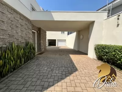 Padrão Jardim América 697m² 04 Dormitórios 04 Suítes 8 Vagas
