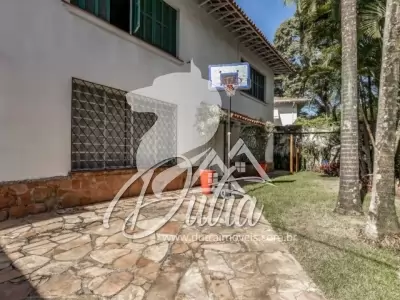 Padrão Jardim Europa 400m² 04 Dormitórios 02 Suítes 3 Vagas