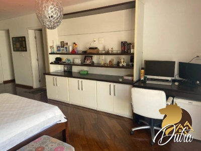 Padrão Campo Belo 682m² 03 Dormitórios 03 Suítes 8 Vagas