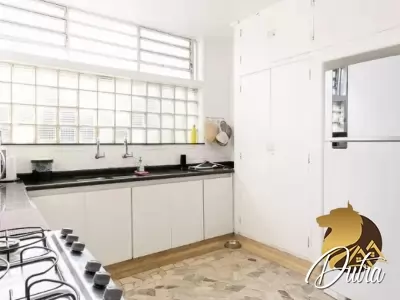 Padrão Jardim Paulista 370m² 03 Dormitórios 03 Suítes 4 Vagas