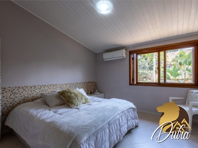 Los Alamos Chácara Monte Alegre 456m² 04 Dormitórios 02 Suítes 4 Vagas