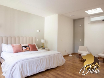 Casa de Vila Jardim Morumbi 695m² 05 Dormitórios 04 Suítes 10 Vagas