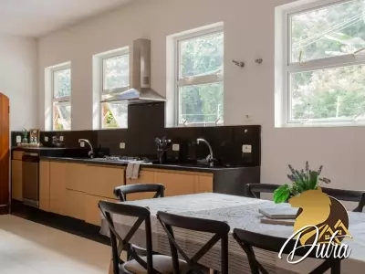 Casa de Vila Jardim Morumbi 695m² 05 Dormitórios 04 Suítes 10 Vagas