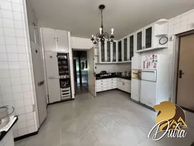 Padrão Jardim América 985m² 04 Dormitórios 04 Suítes 7 Vagas