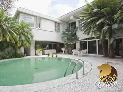 Padrão Jardim Europa 720m² 05 Dormitórios 03 Suítes 8 Vagas