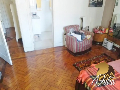 Padrão Jardim Paulista 350m² 05 Dormitórios 02 Suítes 8 Vagas