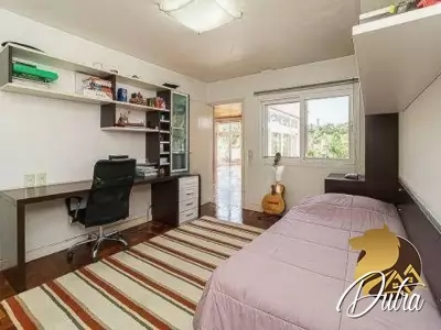 Padrão Chácara Monte Alegre 355m² 04 Dormitórios 02 Suítes 4 Vagas