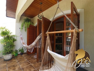 Padrão Jardim Morumbi 460m² 04 Dormitórios 02 Suítes 4 Vagas