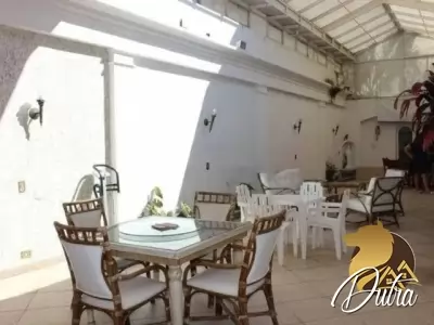 Padrão Jardim Paulista 800m² 04 Dormitórios 03 Suítes 10 Vagas